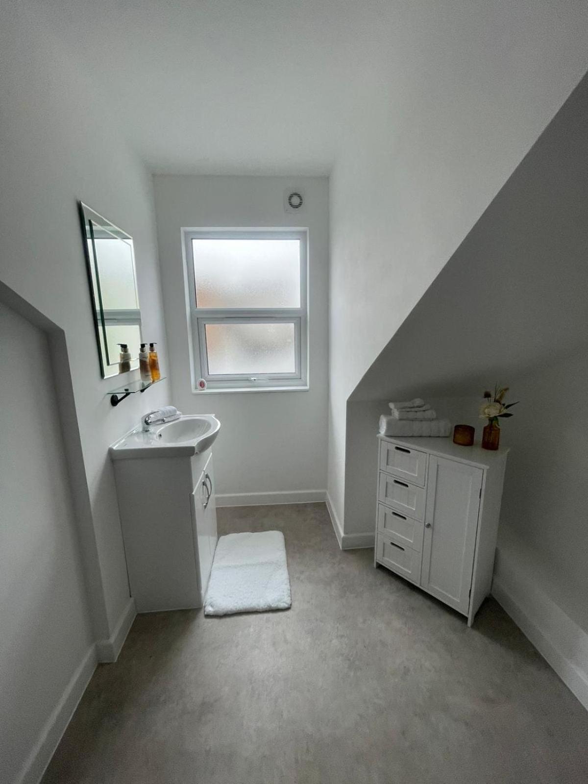 Charming 2- Bedroom Apartment Watford (Hertfordshire)